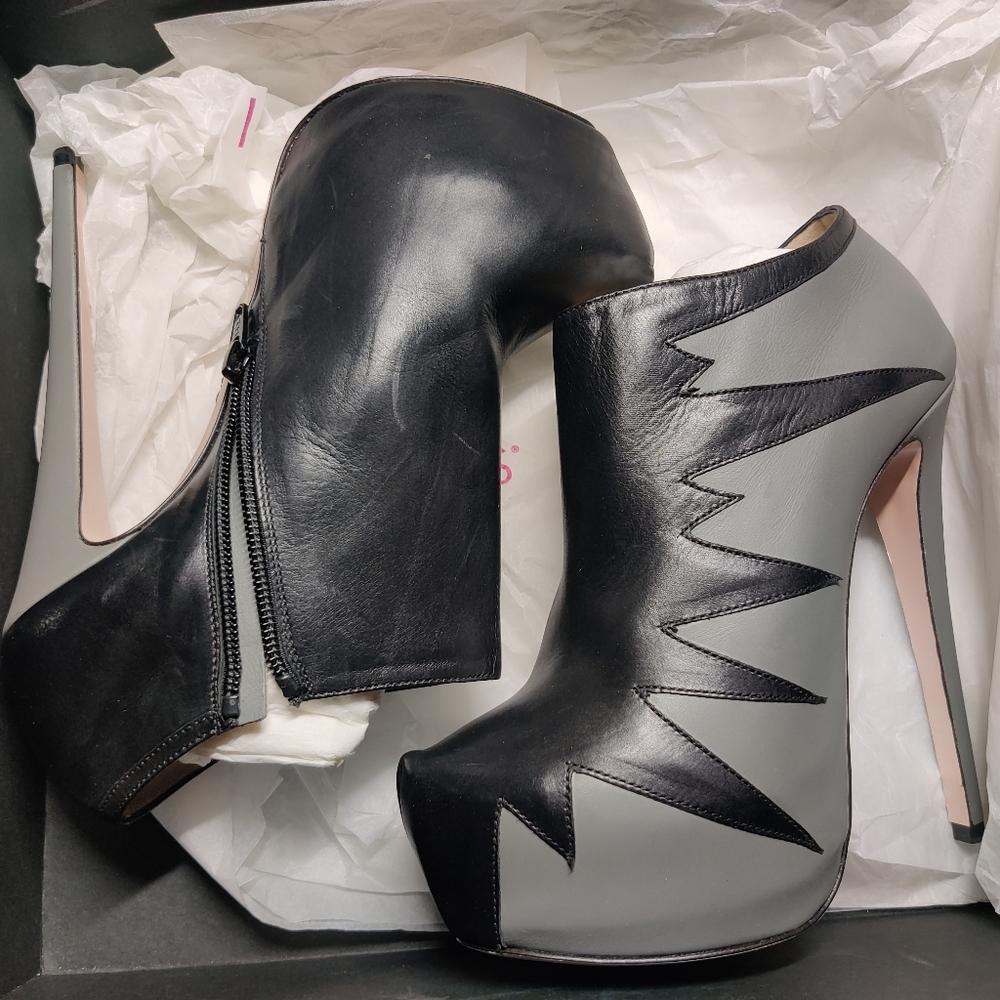 Ruthie Davis Whitney size 37